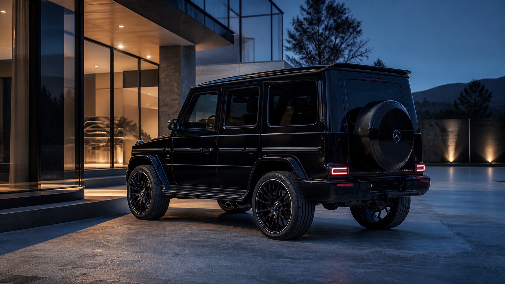 Mercedes-Benz G63 в сумерках у дома, светятся задние фонари